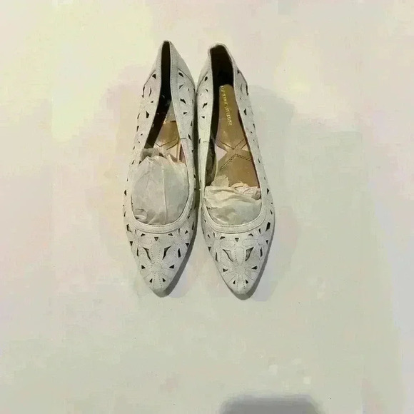 Sz. 9.5 Adrienne Vittadini White Shoes for Women - Picture 3 of 6